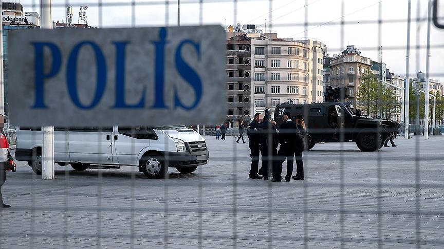 Taksim de bildiri makinesi bulundu