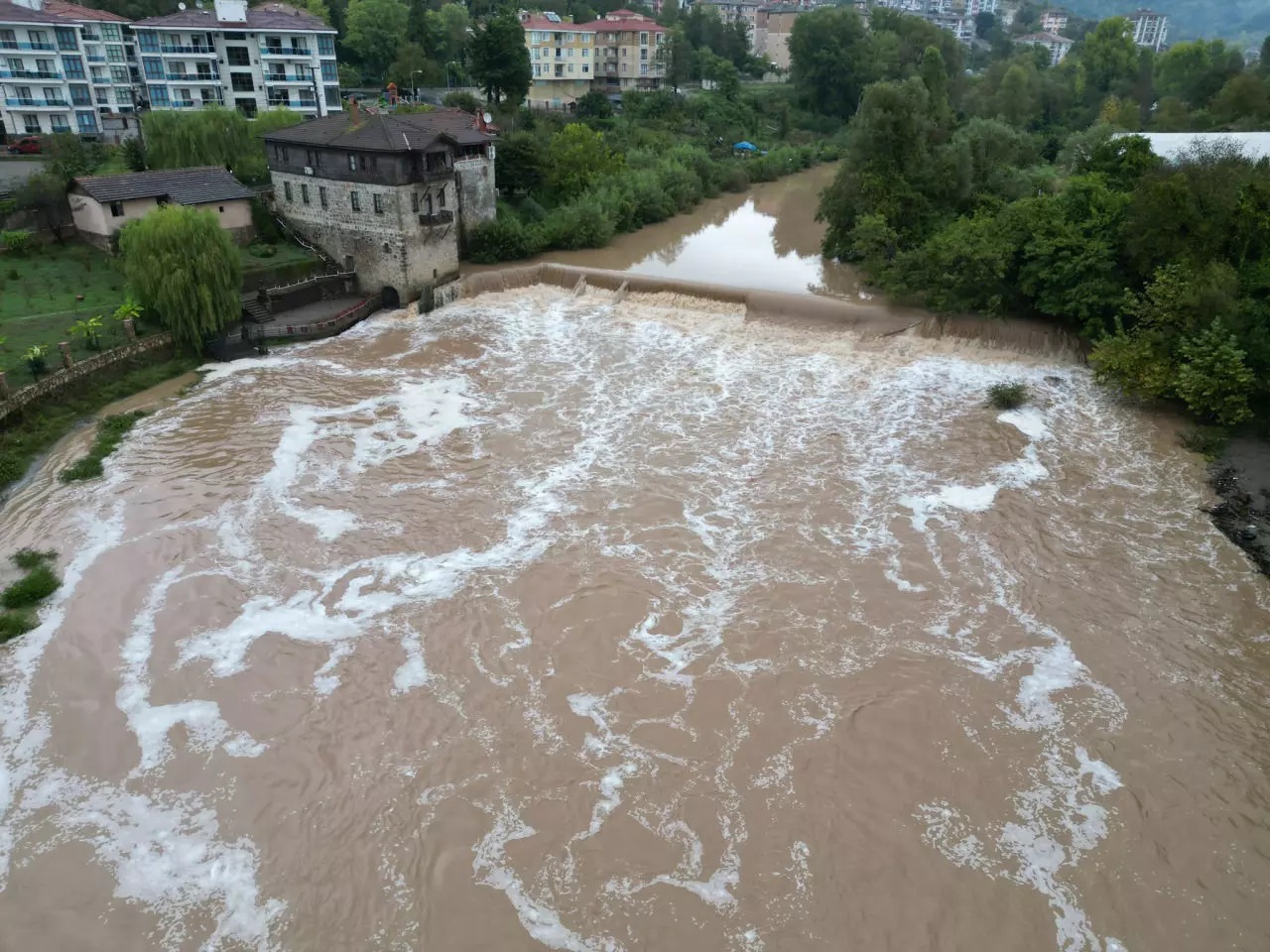 Bartın ırmağı ekipleri harekete geçirdi