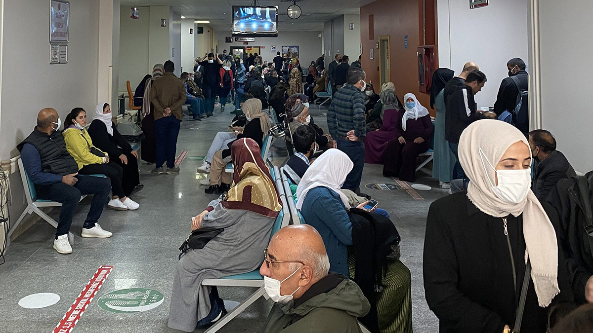 Hastanede randevu çilesi: İki katına çıksa da çözüm olmaz