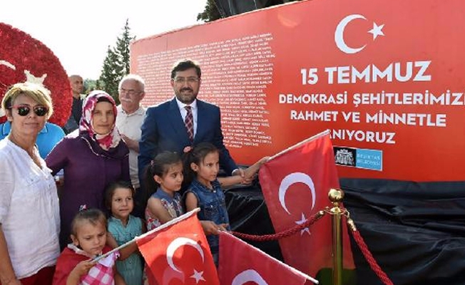 CHP li belediyeden 14 metrelik anıt