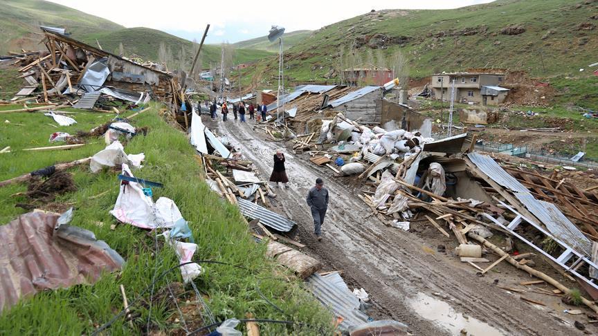 Şiddetli rüzgar Bayburt u esir aldı