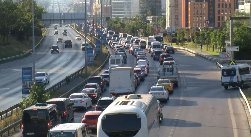 Bayram trafiği durma noktasına geldi