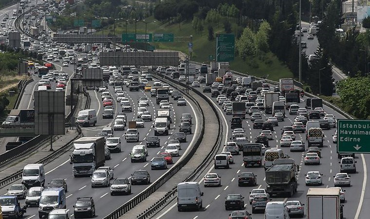 İstanbul da trafik yoğunluğu arttı