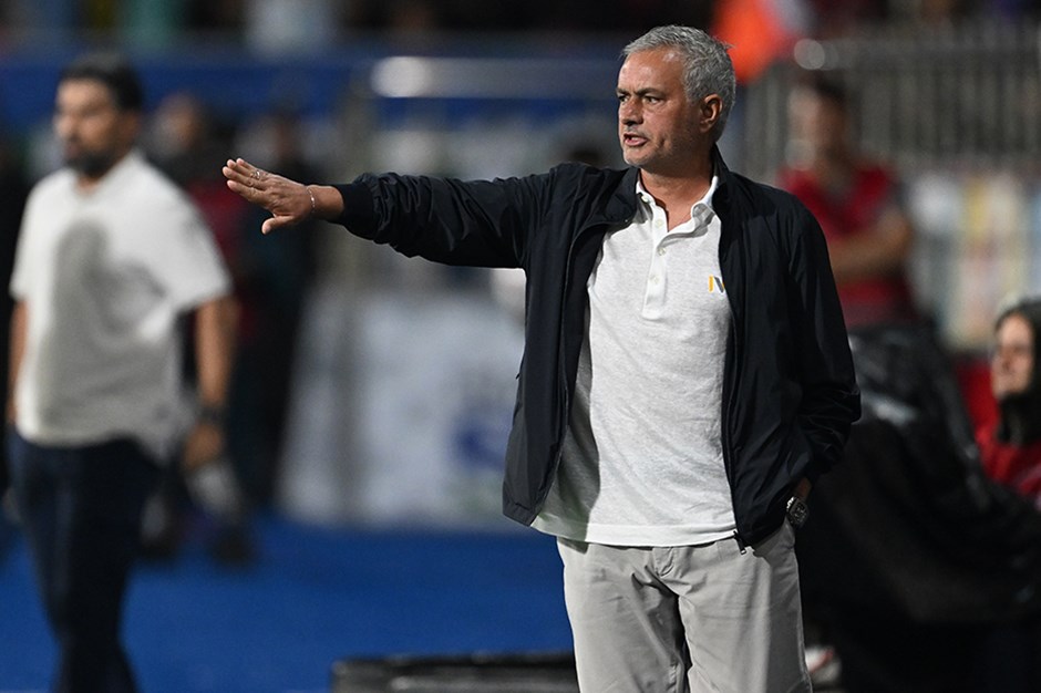 Mourinho dan 5-0 lık galibiyetin ardından hakeme salvo!