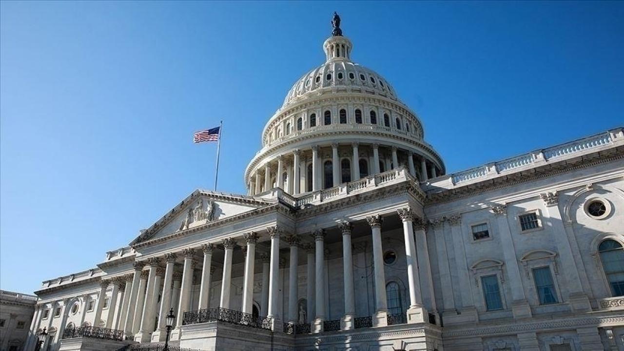 ABD Kongresi ne  takma kirpik  kavgası damga vurdu