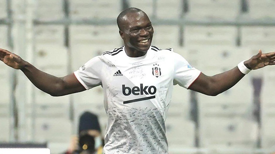 Beşiktaş ta transfer hareketliliği: N’Koudou gidiyor, Aboubakar ın takım arkadaşı geliyor!