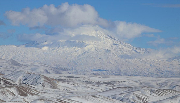 Ağrı Dağı yeniden karlar altında