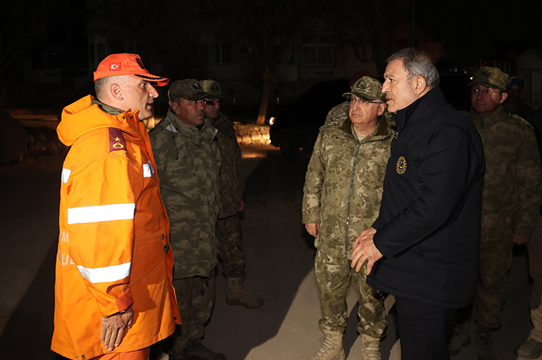 Bakan Akar, Hatay da Mehmetçik i denetledi