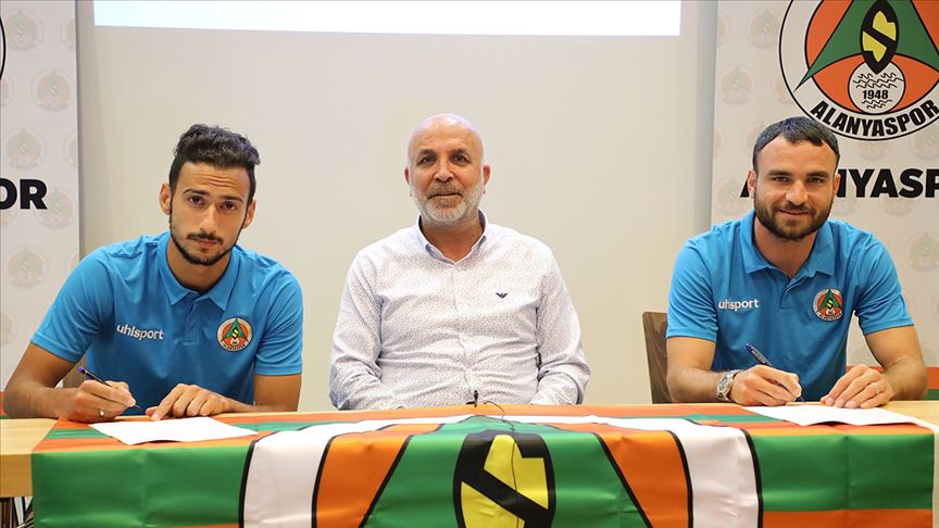 Alanyaspor da çifte imza