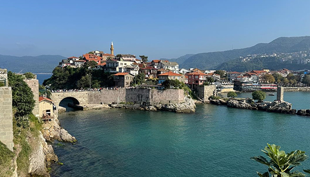 Amasra ziyaretçi akınına uğradı