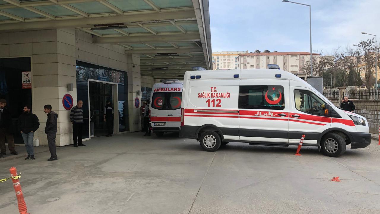Erzincan da feci kaza: Aynı aileden 9 yaralı