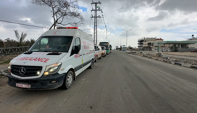 Yaralı Filistinlileri nakledecek araçlar Refah a ulaştı