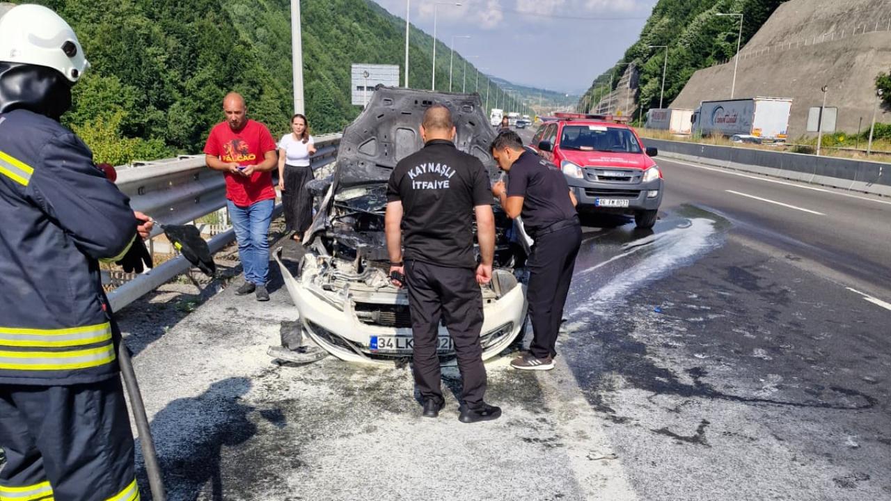 Anadolu Otoyolu nda otomobil yandı