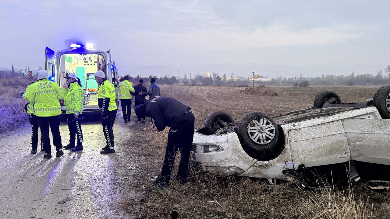 Ankara da devrilen otomobildeki 1 kişi öldü, 4 kişi yaralandı