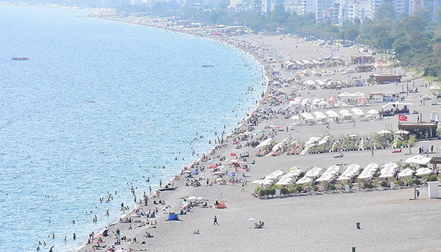 Antalya da deniz sezonu devam ediyor