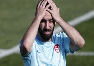 Arda Turan ın evine saldırı!