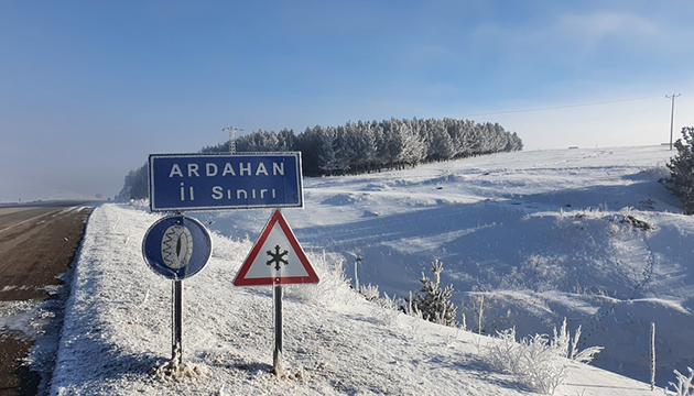 Ardahan da termometreler eksi 23 ü gösterdi