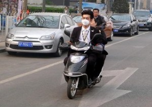 Çin deki hava kirliliği araçları vurdu!Altı milyon araç trafikten men edildi!