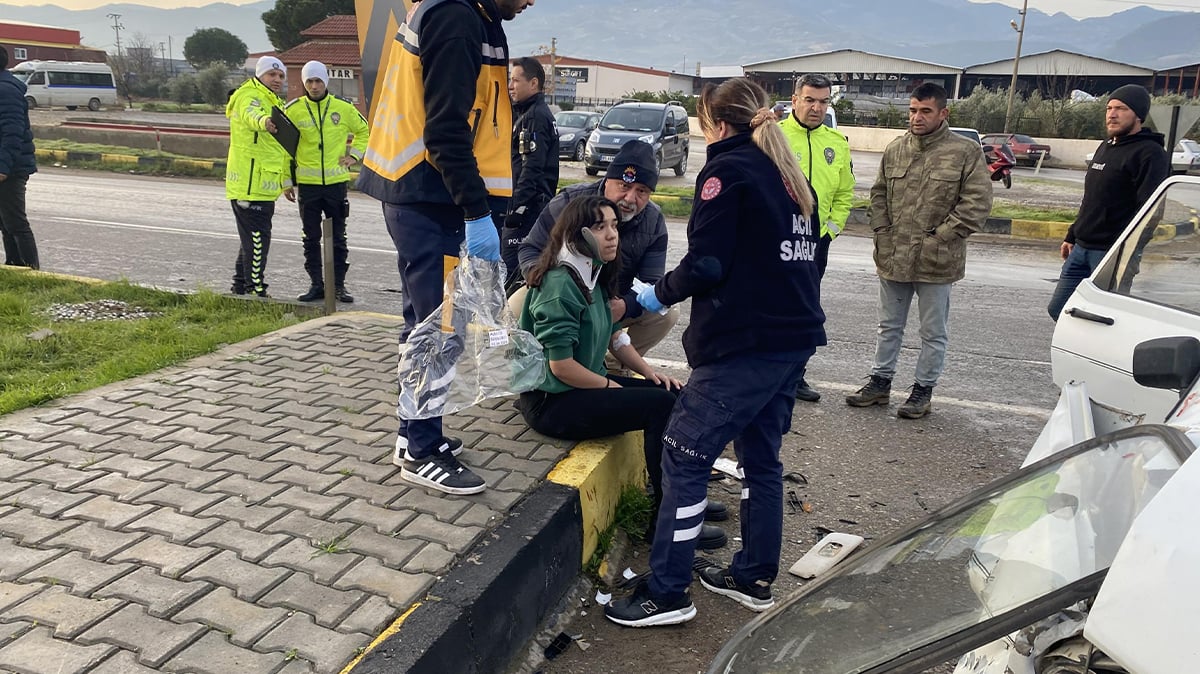 Manisa da feci kaza! Çok sayıda yaralı var