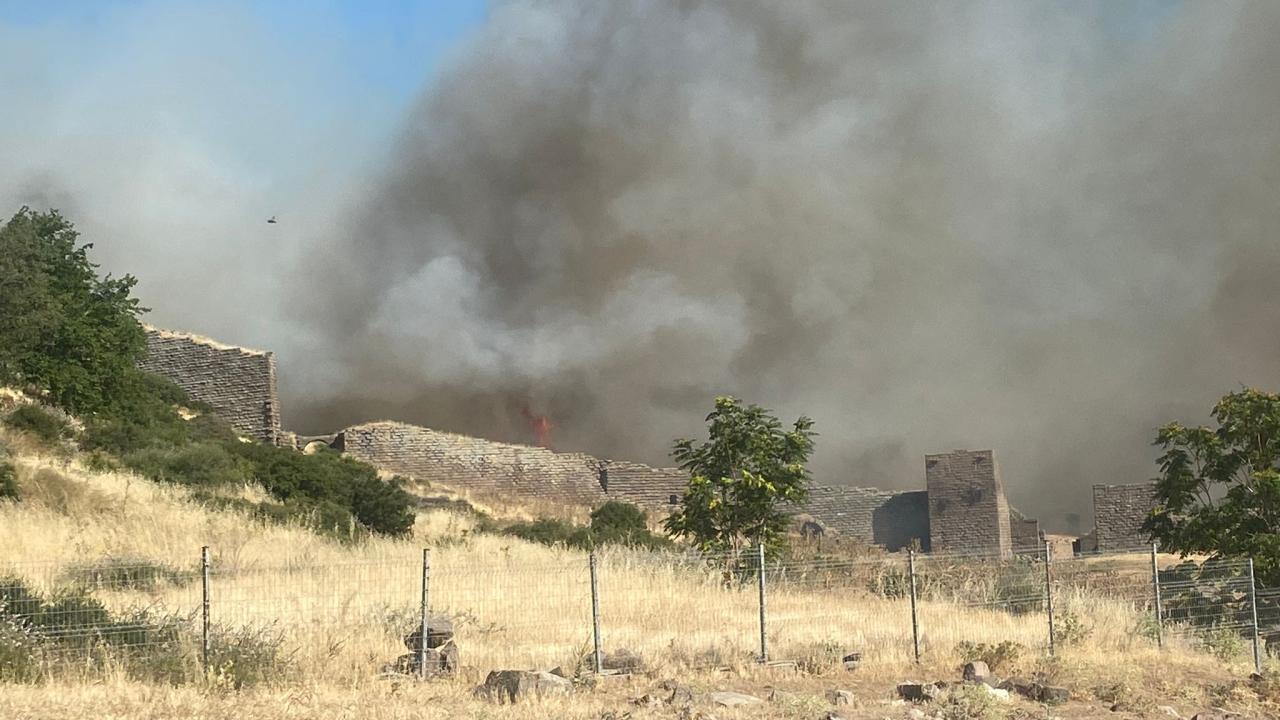 Ayvacık ın Behram köyünde yangın