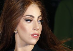 Lady Gaga Yeni Tarzıyla Parmak Isırttı!