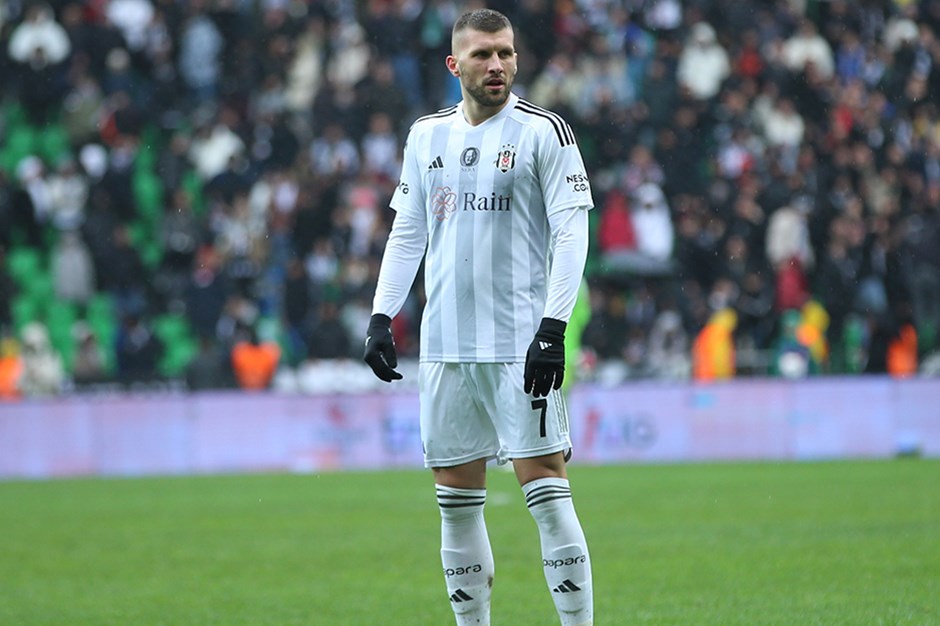 Beşiktaş tan Ante Rebic e rest