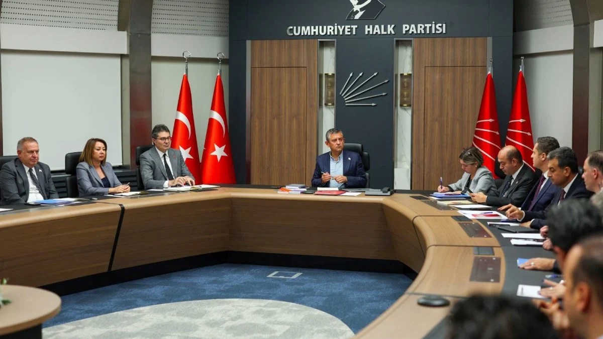 CHP MYK Özgür Özel başkanlığında toplanıyor