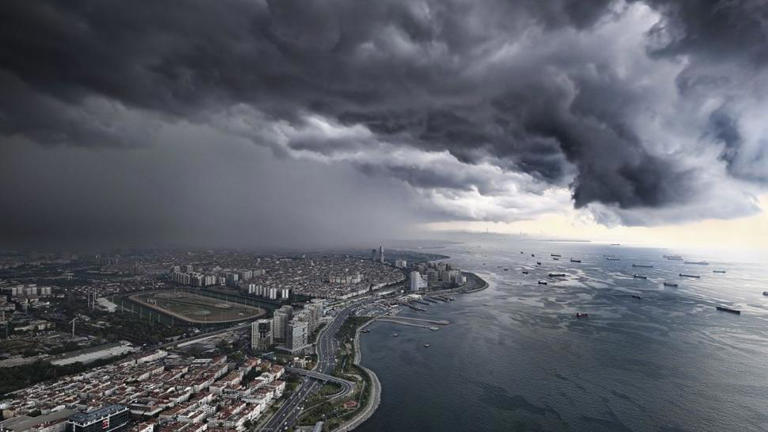 İstanbul da alarm! Uçaklar havada kaldı