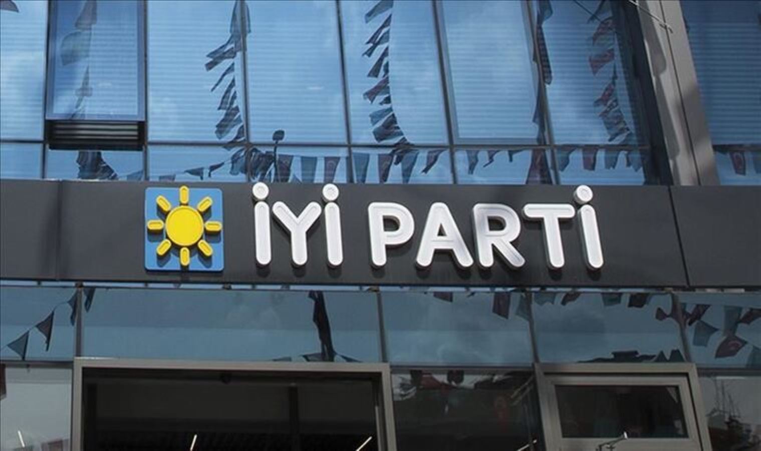 İYİ Parti de istifa krizi sürüyor