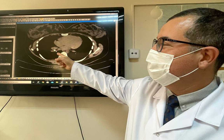 Doktor kanser demişti! Soluk borusundan badem zarı çıkarıldı