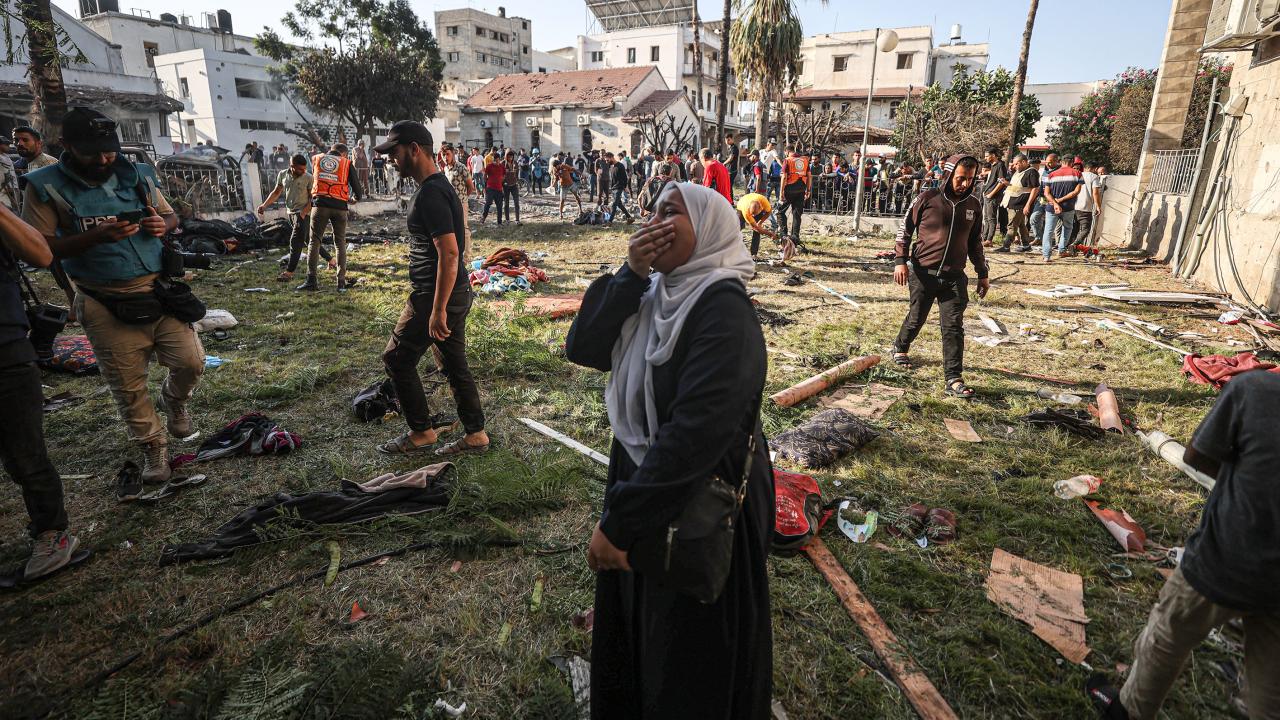 Gazze deki El-Ehli Baptist Hastanesi ne şu ana kadar 30 cenaze götürüldü