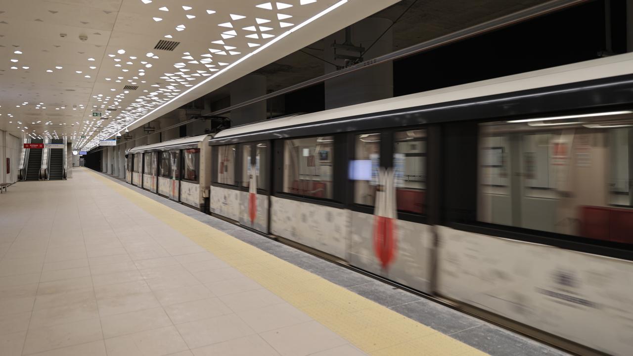 İstanbul da metro seferleri uzatıldı