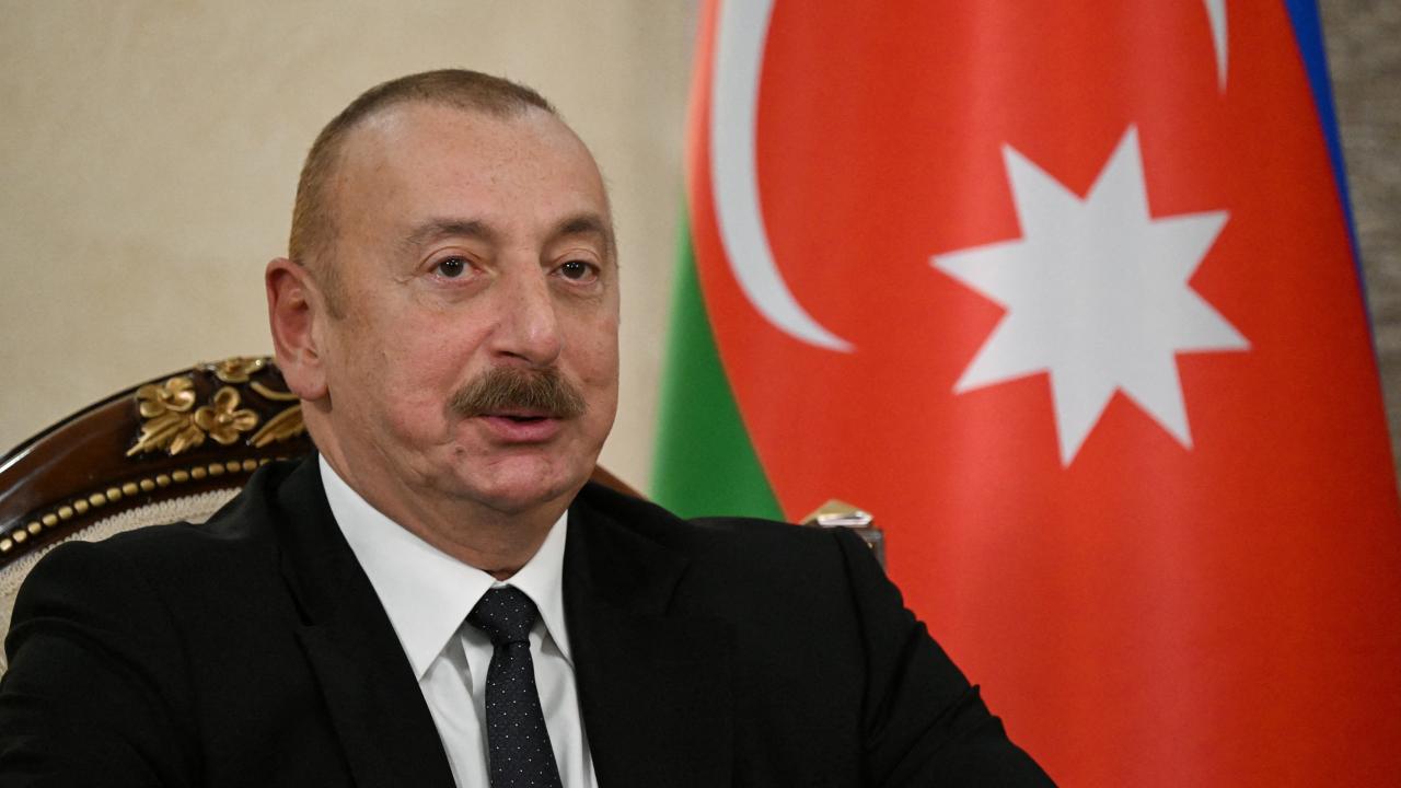 Aliyev D-8 üyeliğini onayladı