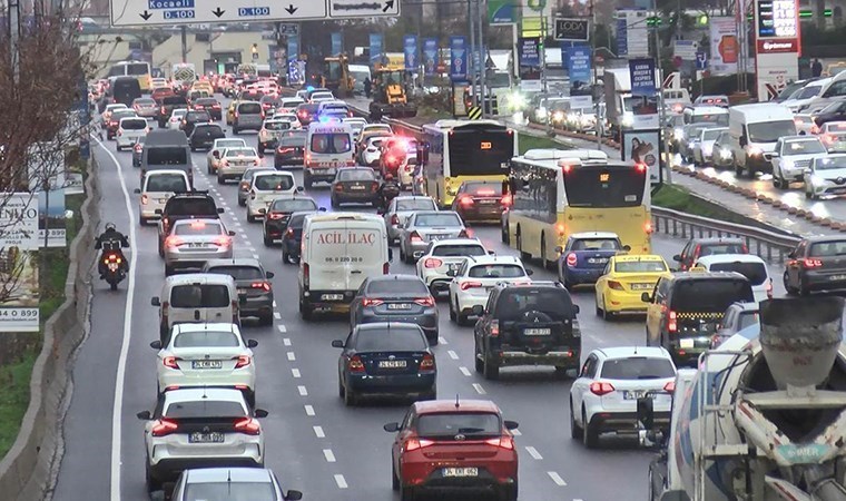 İlk iş gününde trafik yoğunluğu