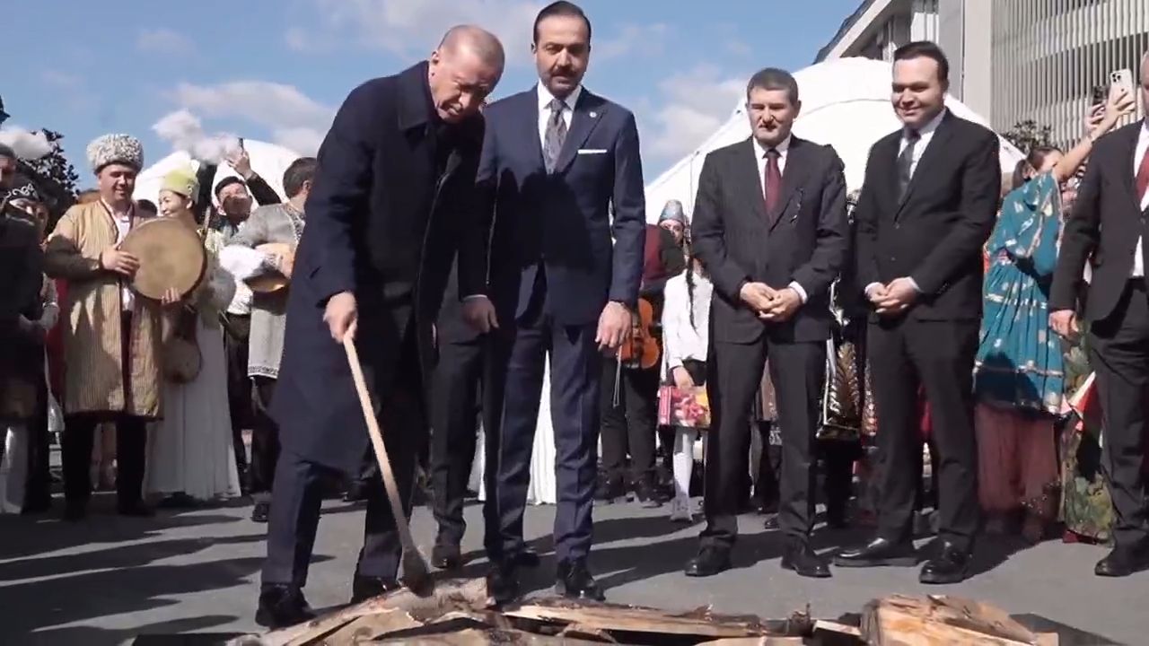 Cumhurbaşkanı Erdoğan Nevruz ateşini yaktı