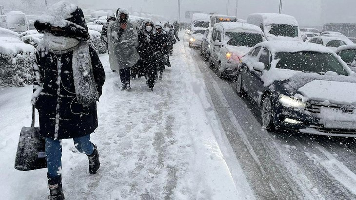 Çığ tehlikesi: 10 ev boşaltıldı