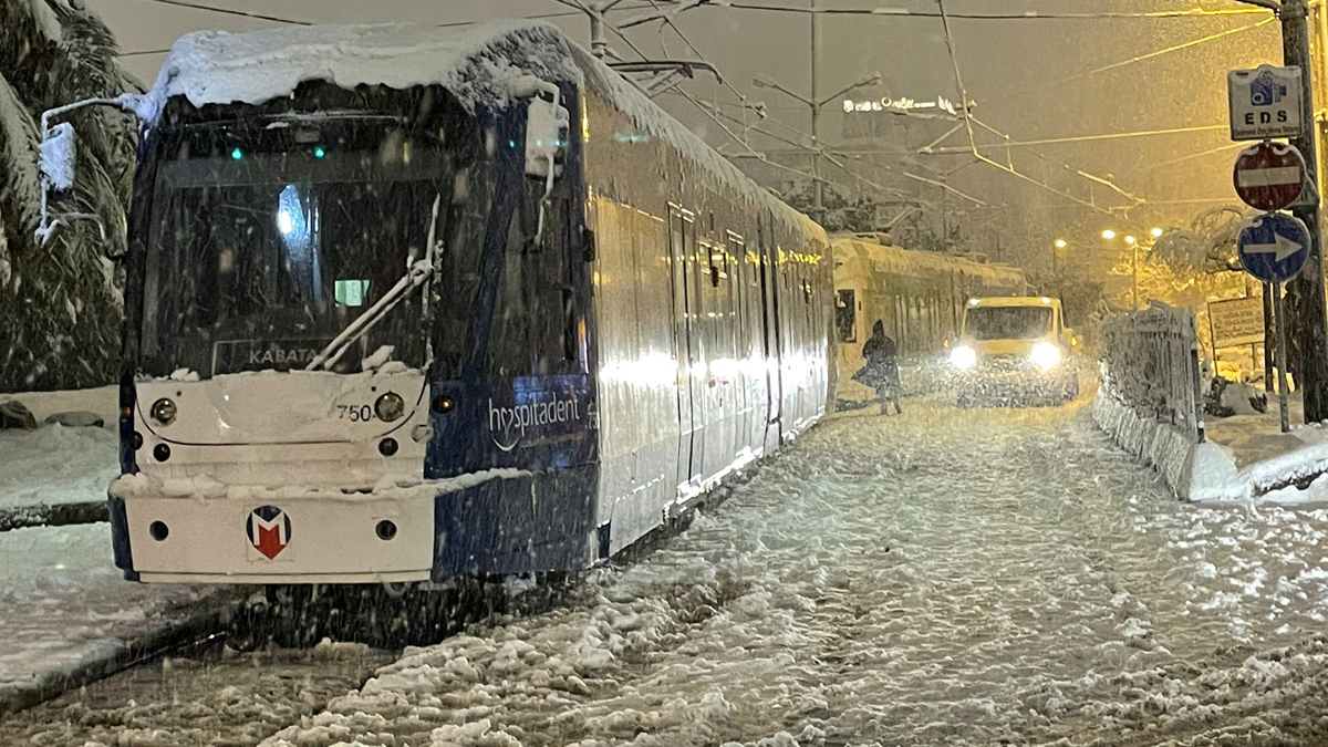 Tramvay seferleri yeniden başladı