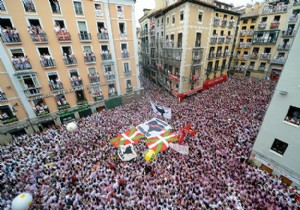 İspanya nın ünlü San Fermin festivali başladı!