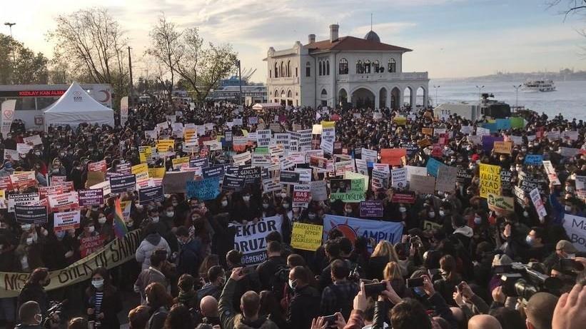 Boğaziçi eylemleri davasında beş kişi hakkında yakalama kararı