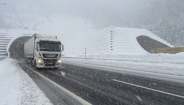 Bolu ve Düzce de kar yağışı devam ediyor