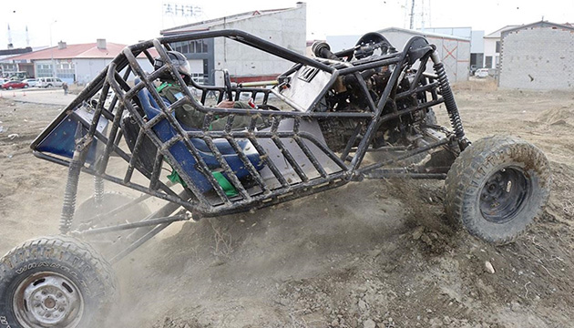 Doğal gaz borularından araç yaptı