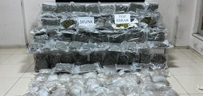 86 kilo 650 gram skunk ve 37 kilo 200 gram metamfetamin ele geçirildi