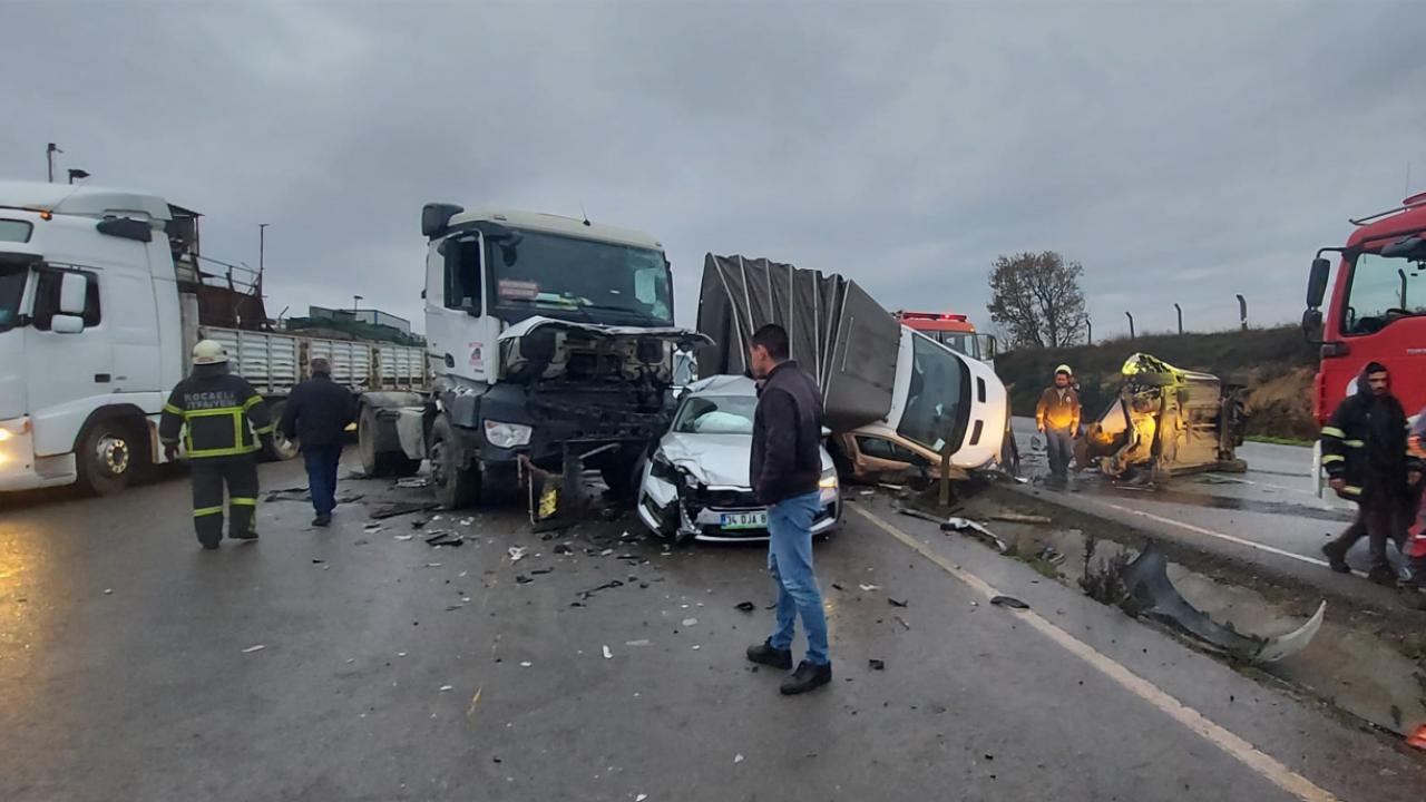 Afyonkarahisar da 9 araçlık kaza!