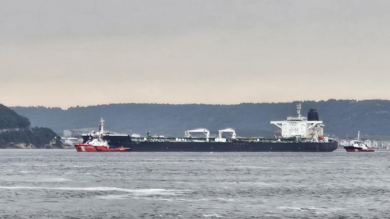 Çanakkale Boğazı nda arızalanan tanker güvenli bölgeye demirletildi