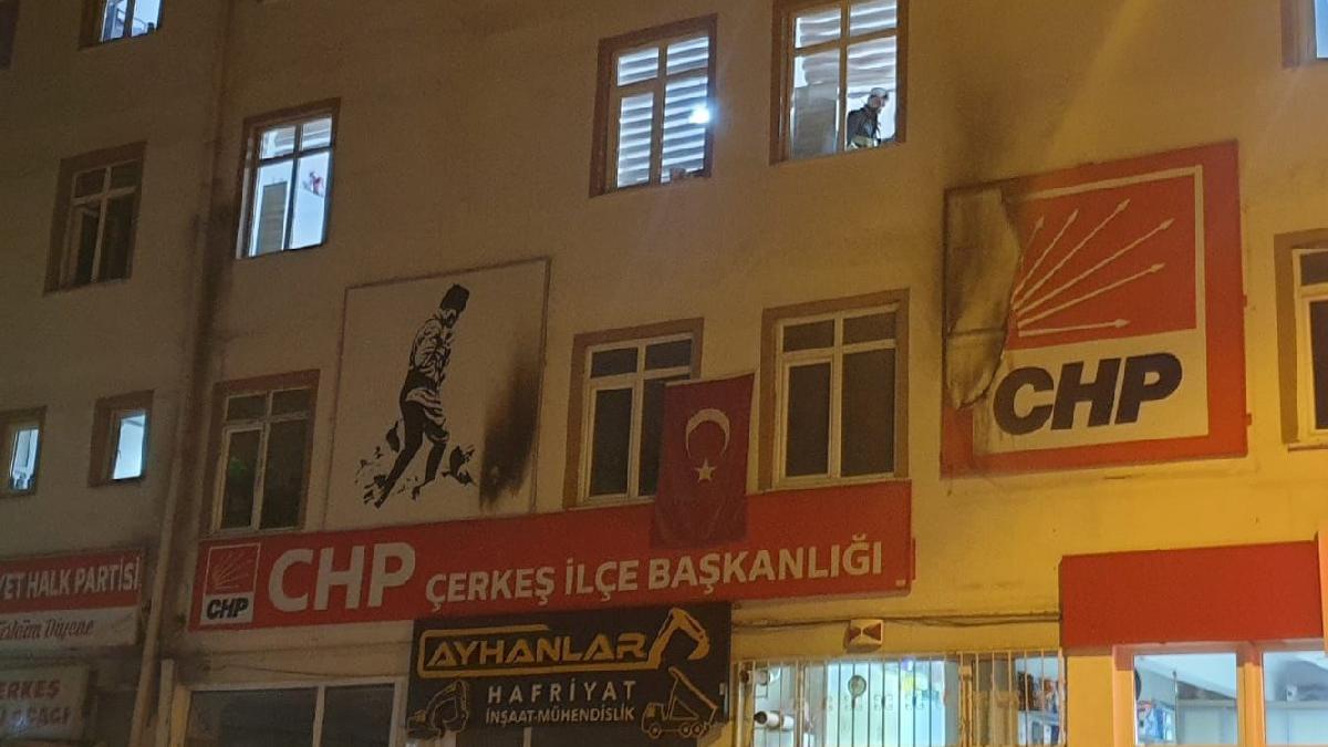 CHP ilçe binasına saldırı!