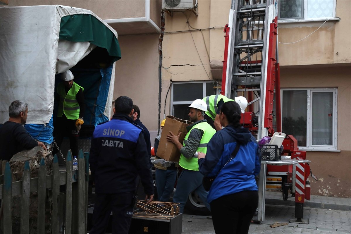 Apartmanlarının tahliyesini böyle izlediler