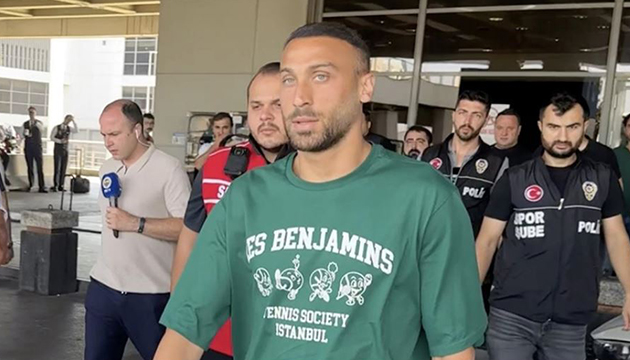 Cenk Tosun imza için İstanbul a geldi