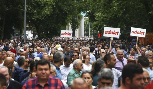 Yürüyüşten kötü haber geldi