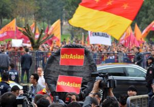 Galatasaray Taraftarları TFF yi Protesto Etti!