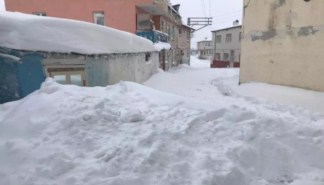 Kara gömülen mahalleden yardım çağrısı